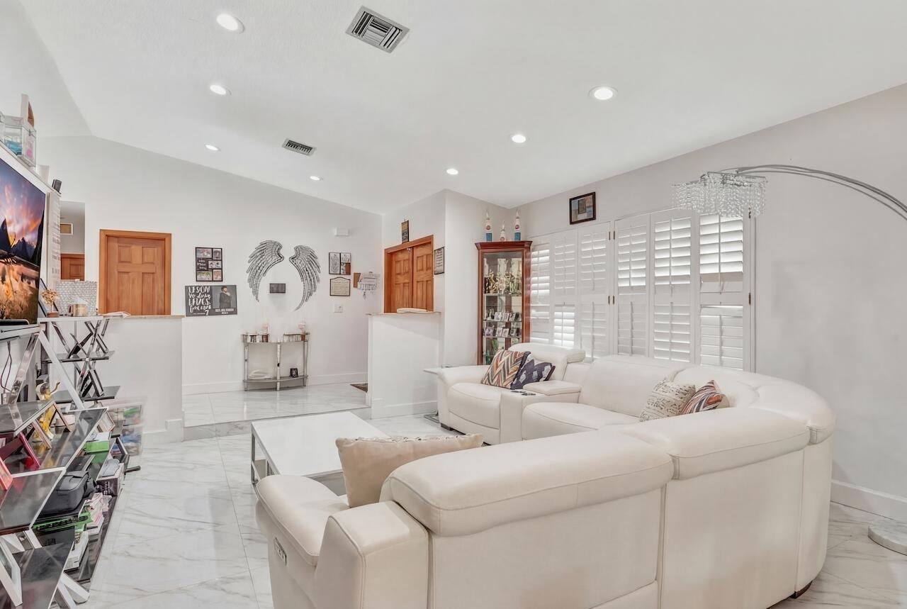 1280 NW 114th Avenue, Coral Springs FL 33071 photo 2