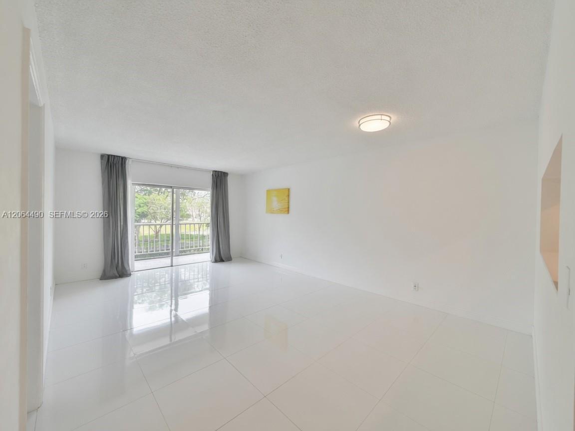 1201 Hillcrest Ct # 205, Hollywood FL 33021 photo 3