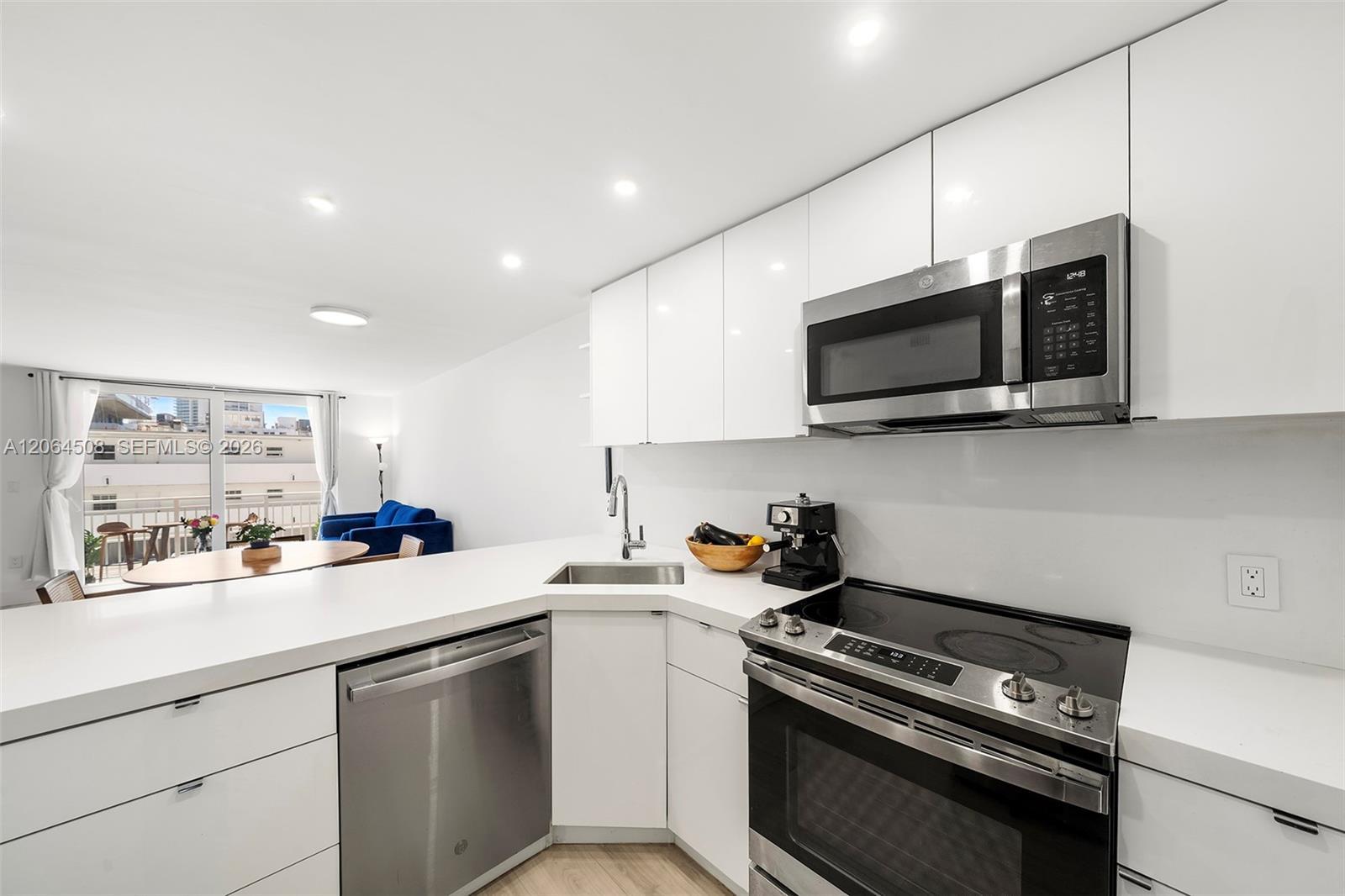 345 Ocean Dr # 610, Miami Beach FL 33139 photo 4