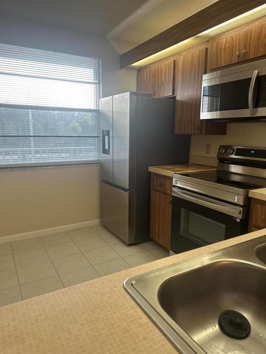 3507 VILLAGE Boulevard # 302, West Palm Beach FL 33409 photo 4