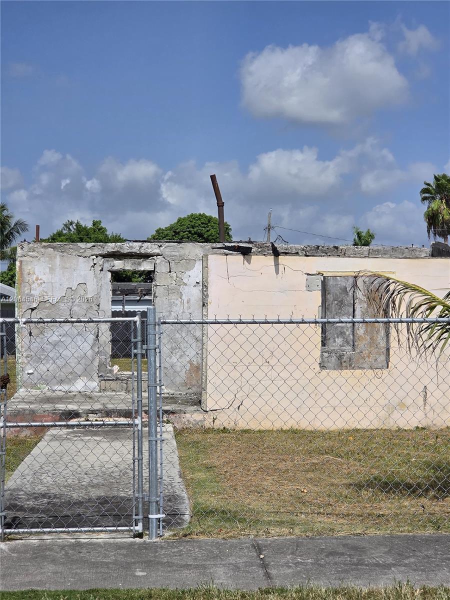 714 SW 11th Ave, Homestead FL 33030 photo 2