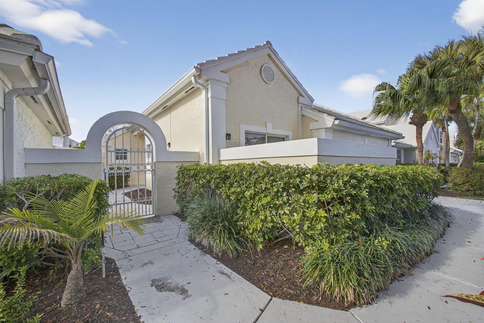 18 SELBY Lane, Palm Beach Gardens FL 33418 photo 5