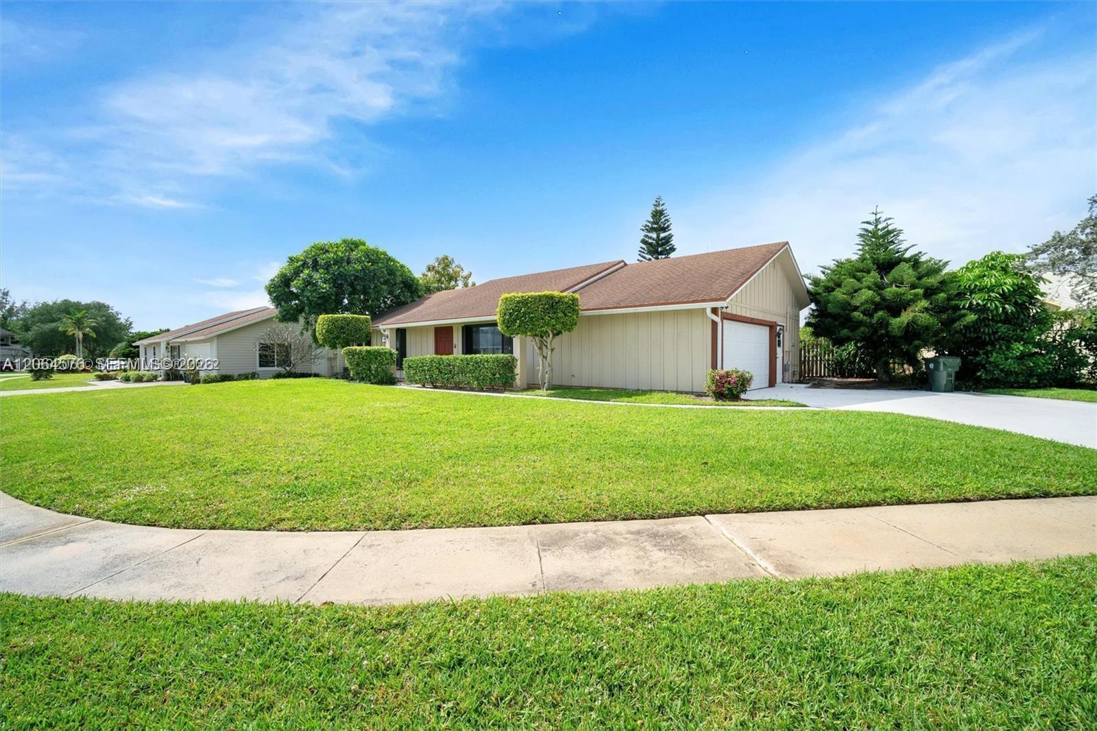 372 NW 35th Pl, Boca Raton FL 33431 photo 2