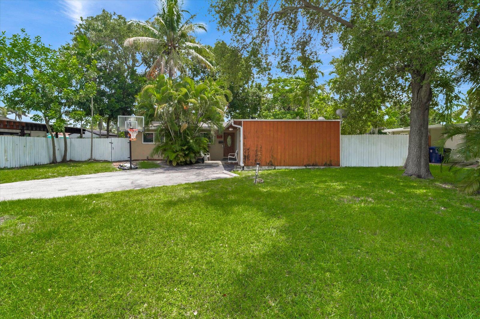 308 NW 27TH Street, Wilton Manors FL 33311 photo 2