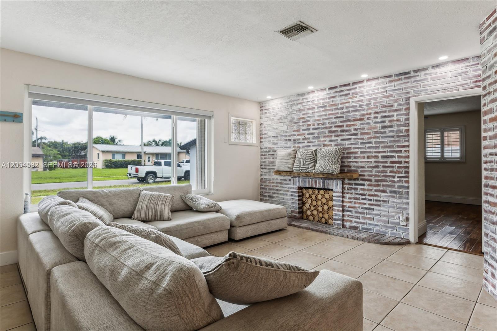 6931 SW 2nd St, Pembroke Pines FL 33023 photo 3