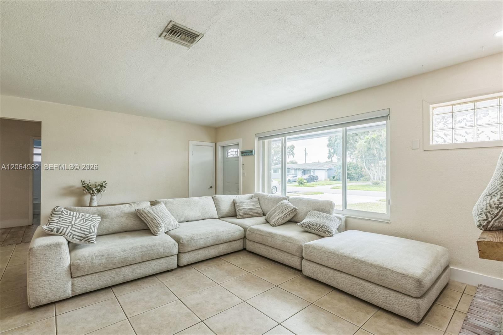 6931 SW 2nd St, Pembroke Pines FL 33023 photo 4