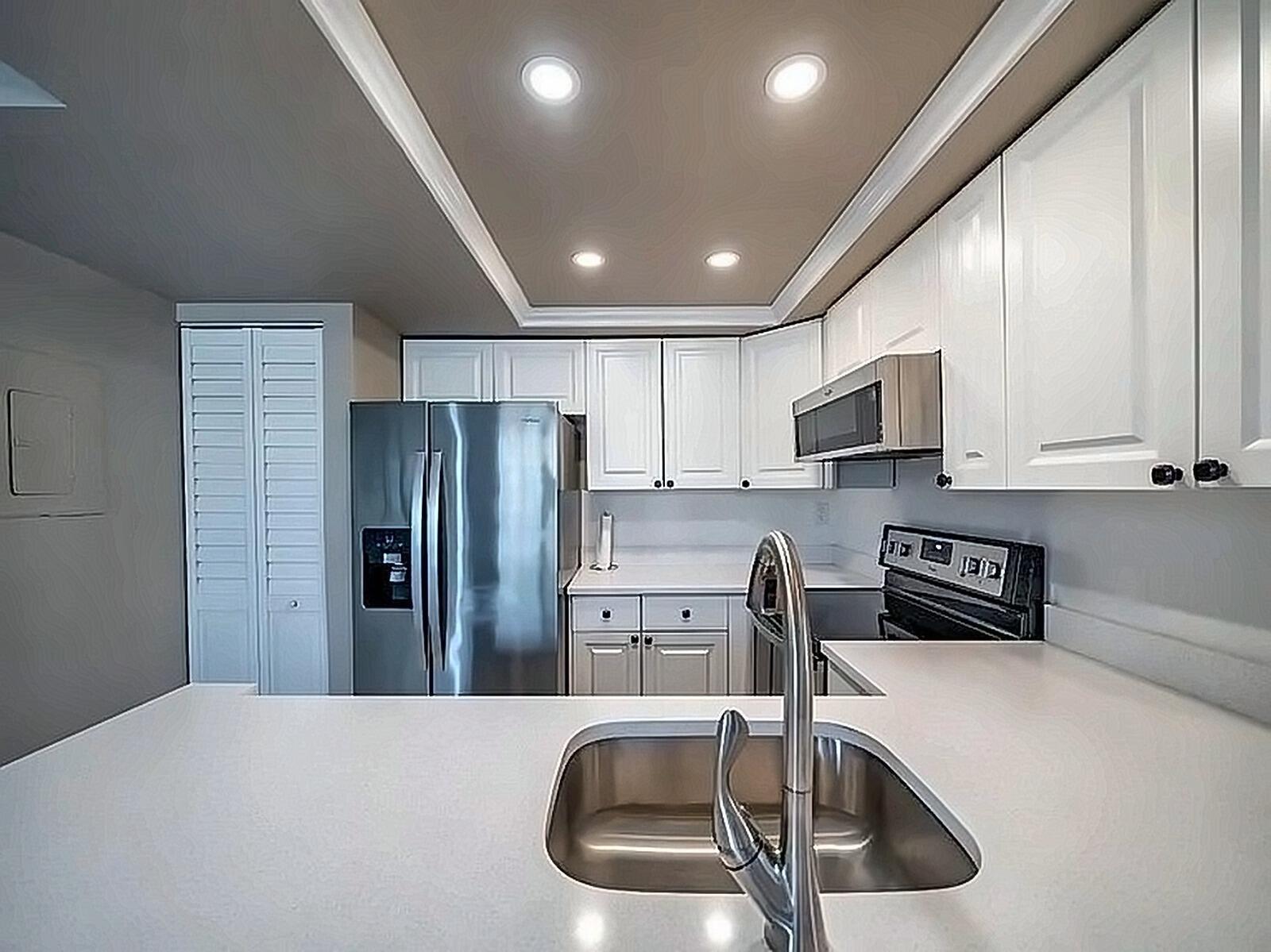 708 EXECUTIVE CENTER Drive # 12, West Palm Beach FL 33401 photo 3