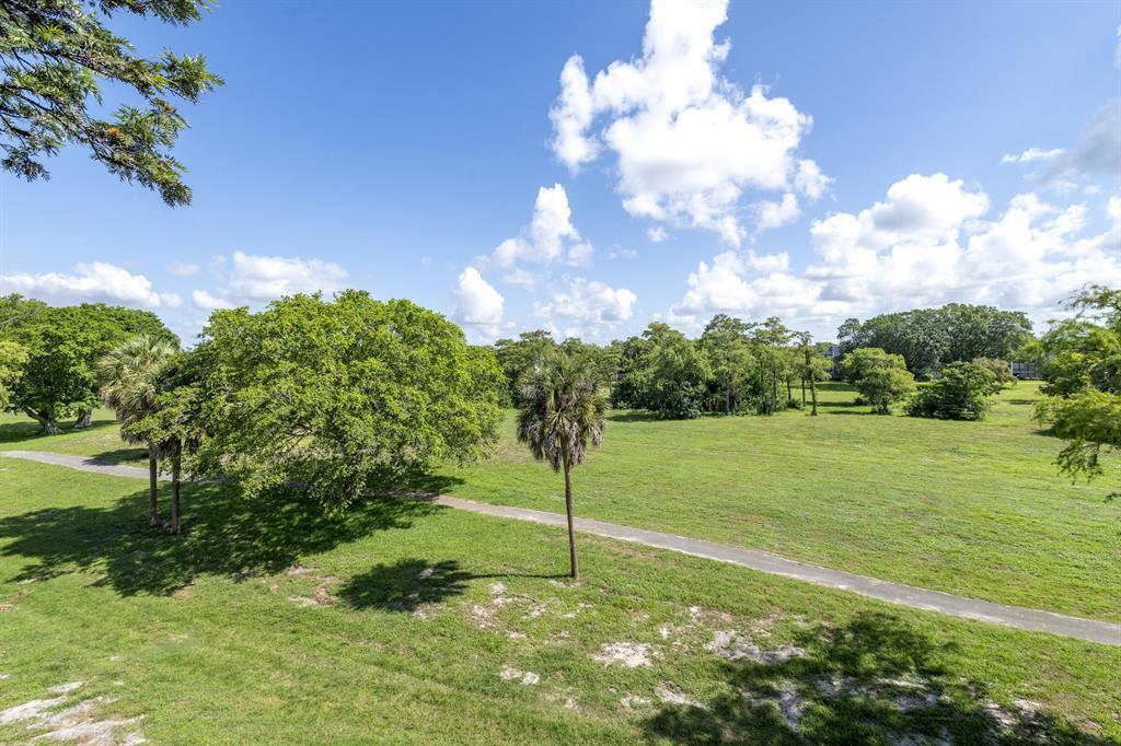 6061 N FALLS CIR Drive # 402, Lauderhill FL 33319