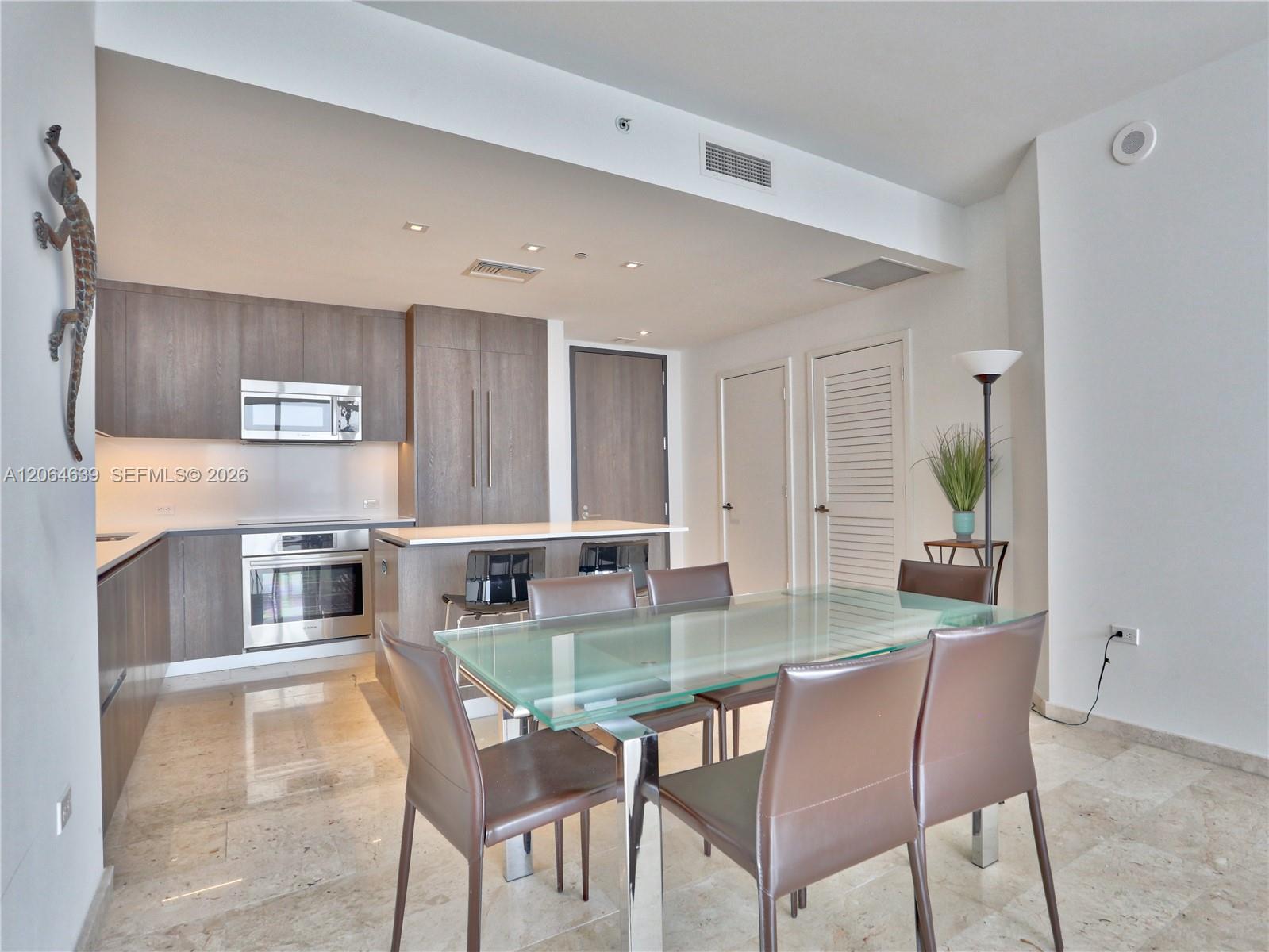88 SW 7th St # 3805, Miami FL 33130 photo 2