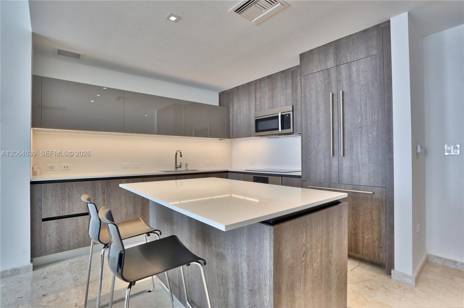 88 SW 7th St # 3805, Miami FL 33130 photo 3