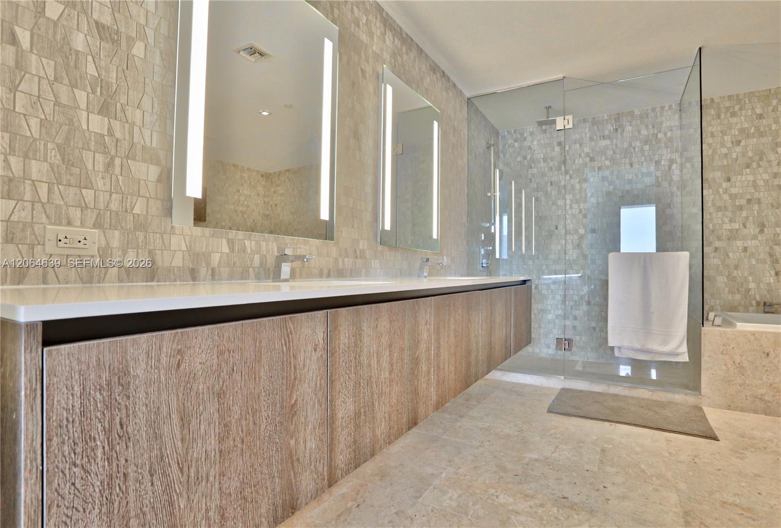 88 SW 7th St # 3805, Miami FL 33130 photo 4
