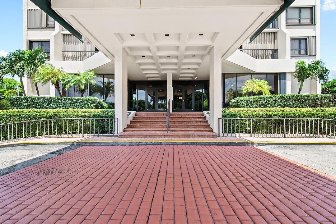 5600 N Flagler Drive # 2202, West Palm Beach FL 33407