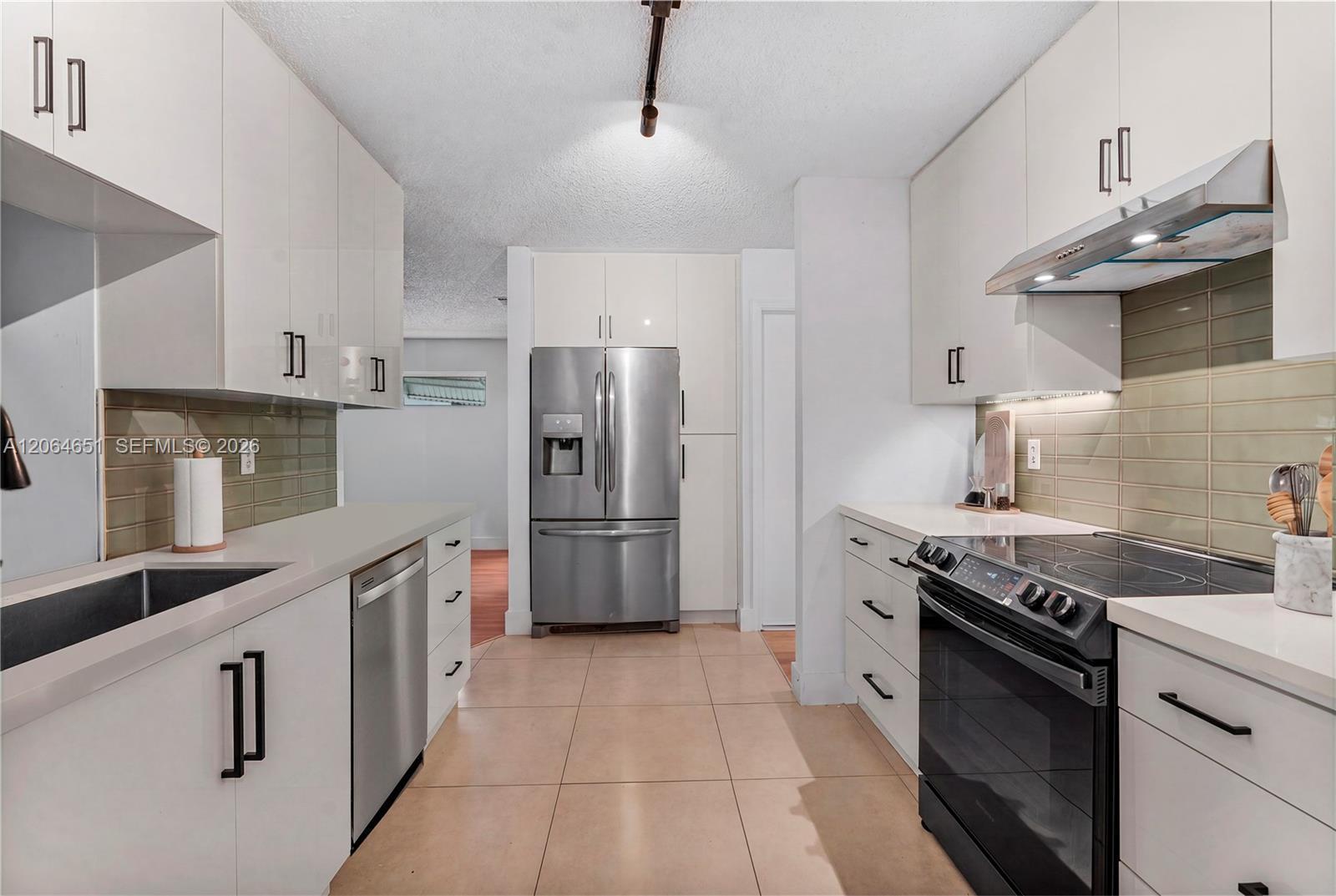 8830 NW 17th St, Plantation FL 33322 photo 4