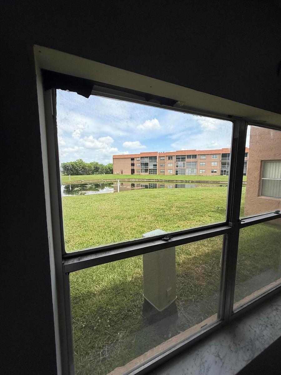 9881 SUNRISE LAKES Boulevard # 104, Sunrise FL 33322 photo 4