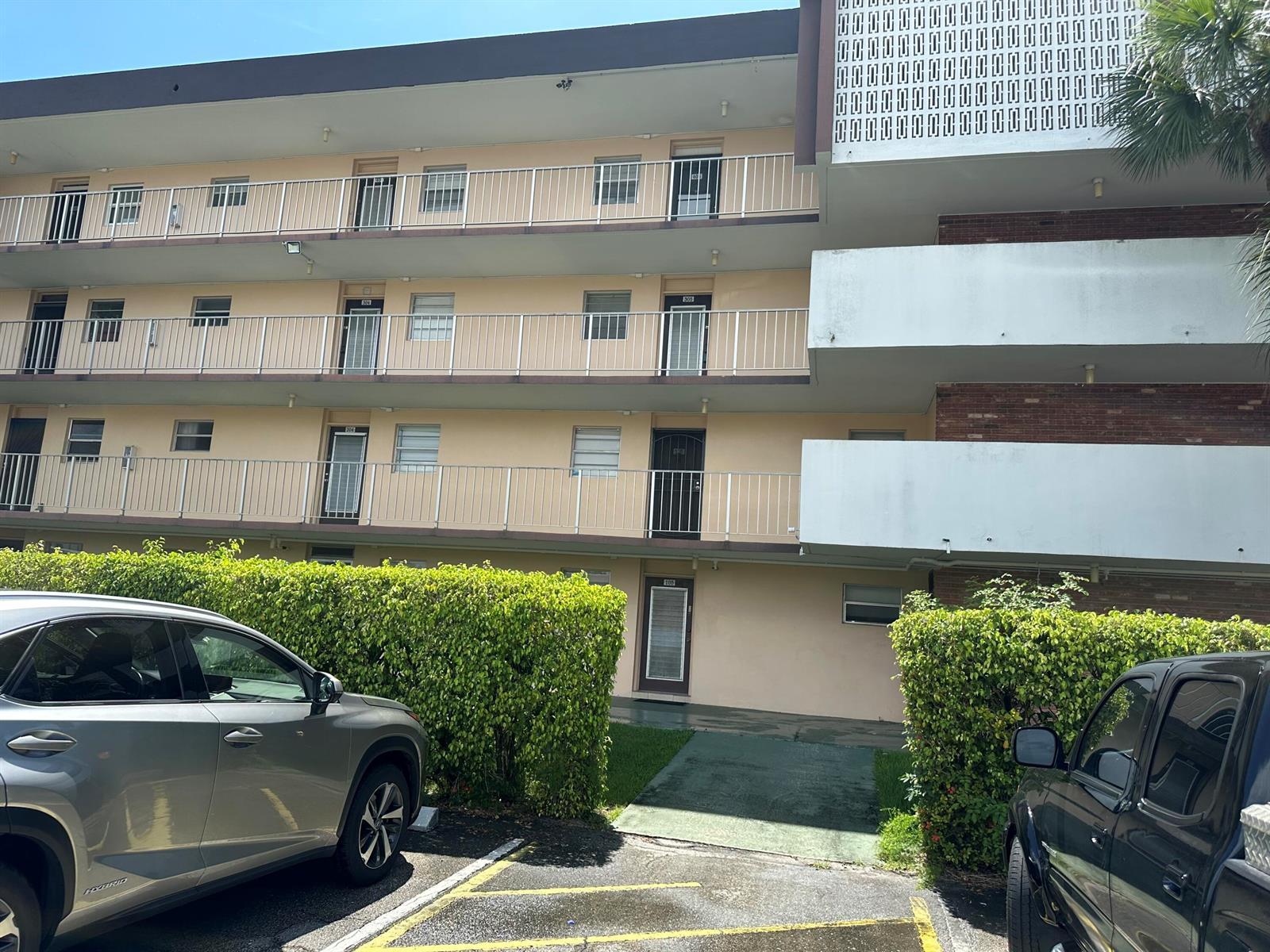 2900 NW 47TH Terrace # 105B, Lauderdale Lakes FL 33313 photo 2