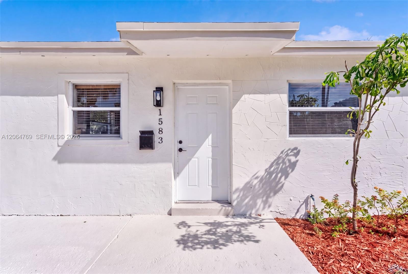 1583 NE 152nd St, North Miami Beach FL 33162 photo 5