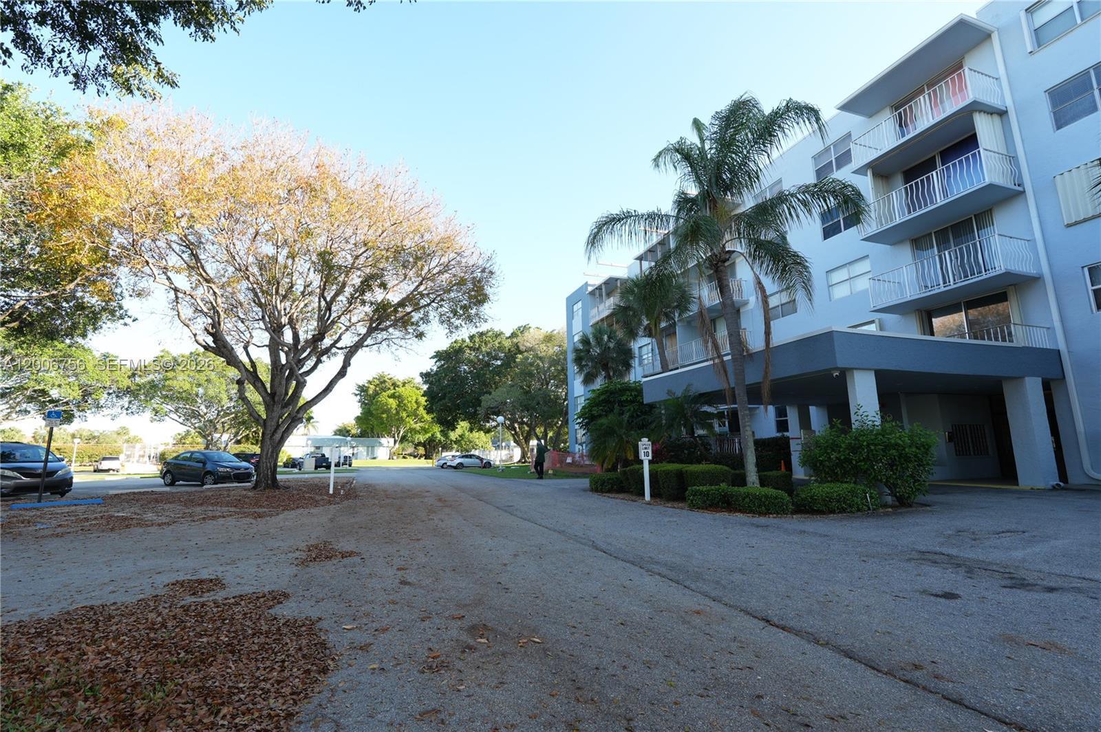 500 EXECUTIVE CENTER Drive # 2A, West Palm Beach FL 33401 photo 2