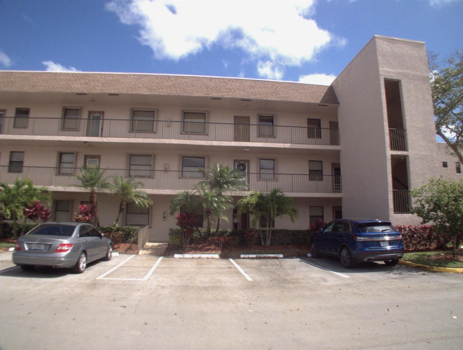 10332 SUNRISE LAKES Boulevard # 111, Sunrise FL 33322 photo 2