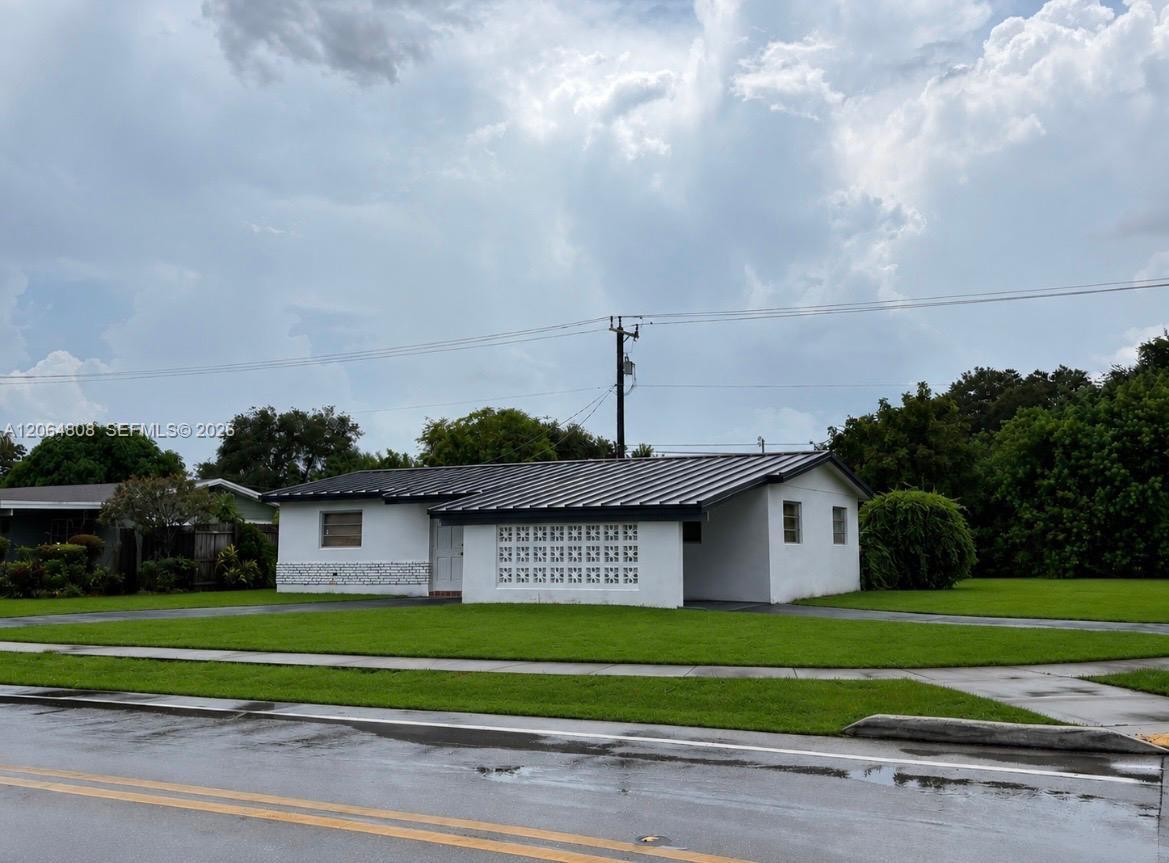 2581 NW 47th Ave, Lauderhill FL 33313 photo 3