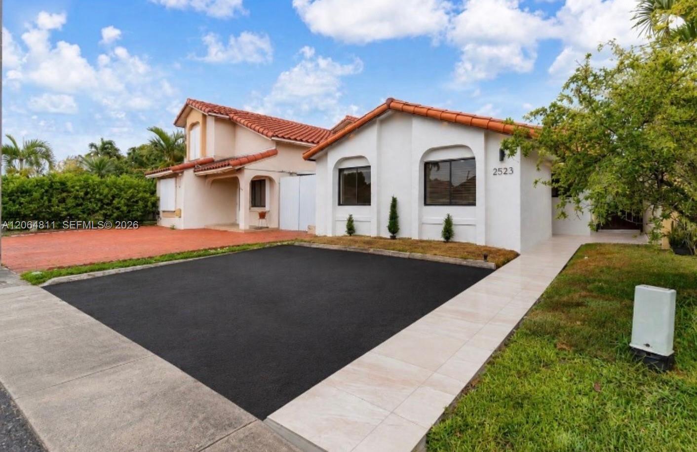 2523 W 65th St, Hialeah FL 33016 photo 2