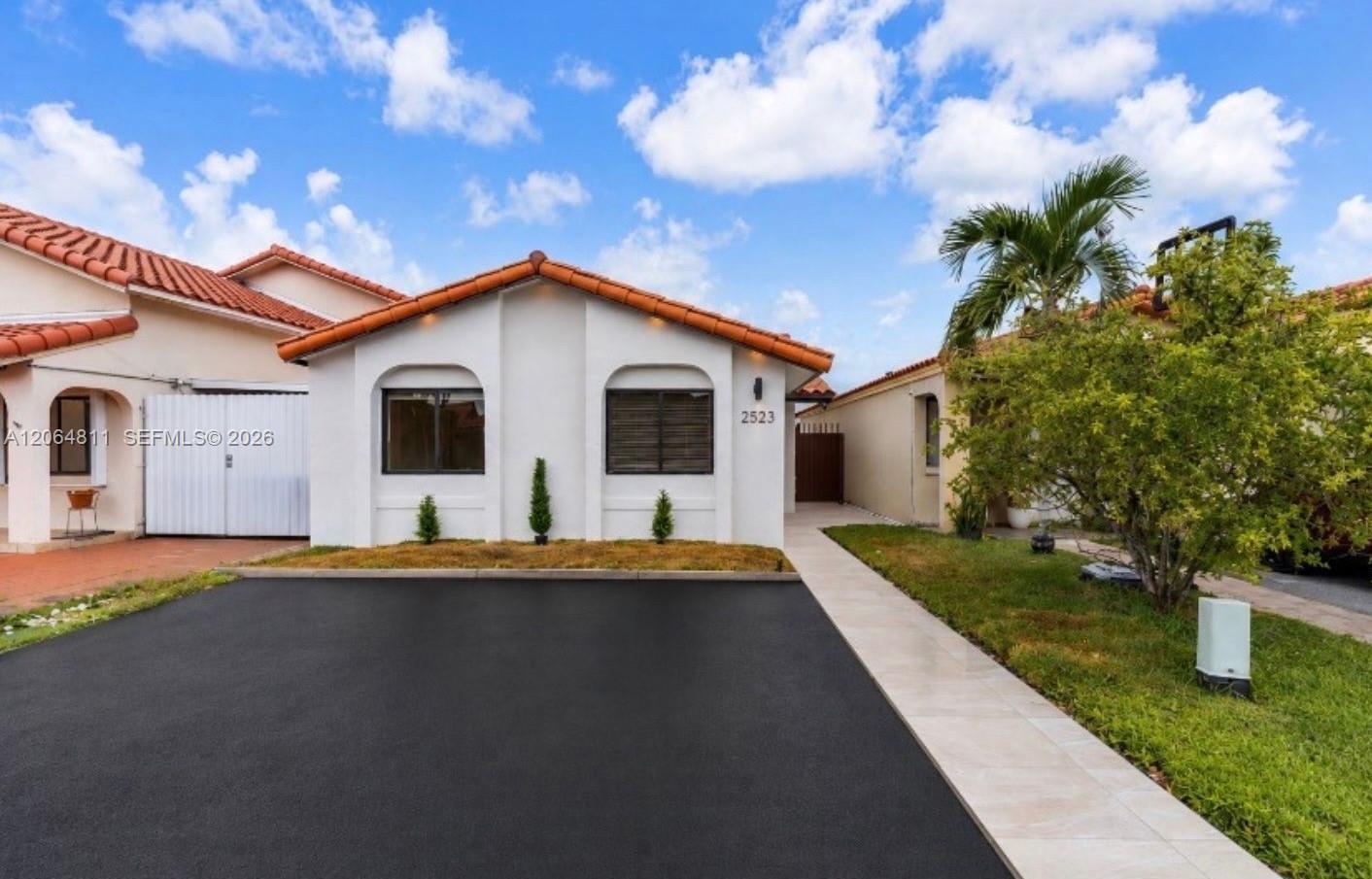 2523 W 65th St, Hialeah FL 33016