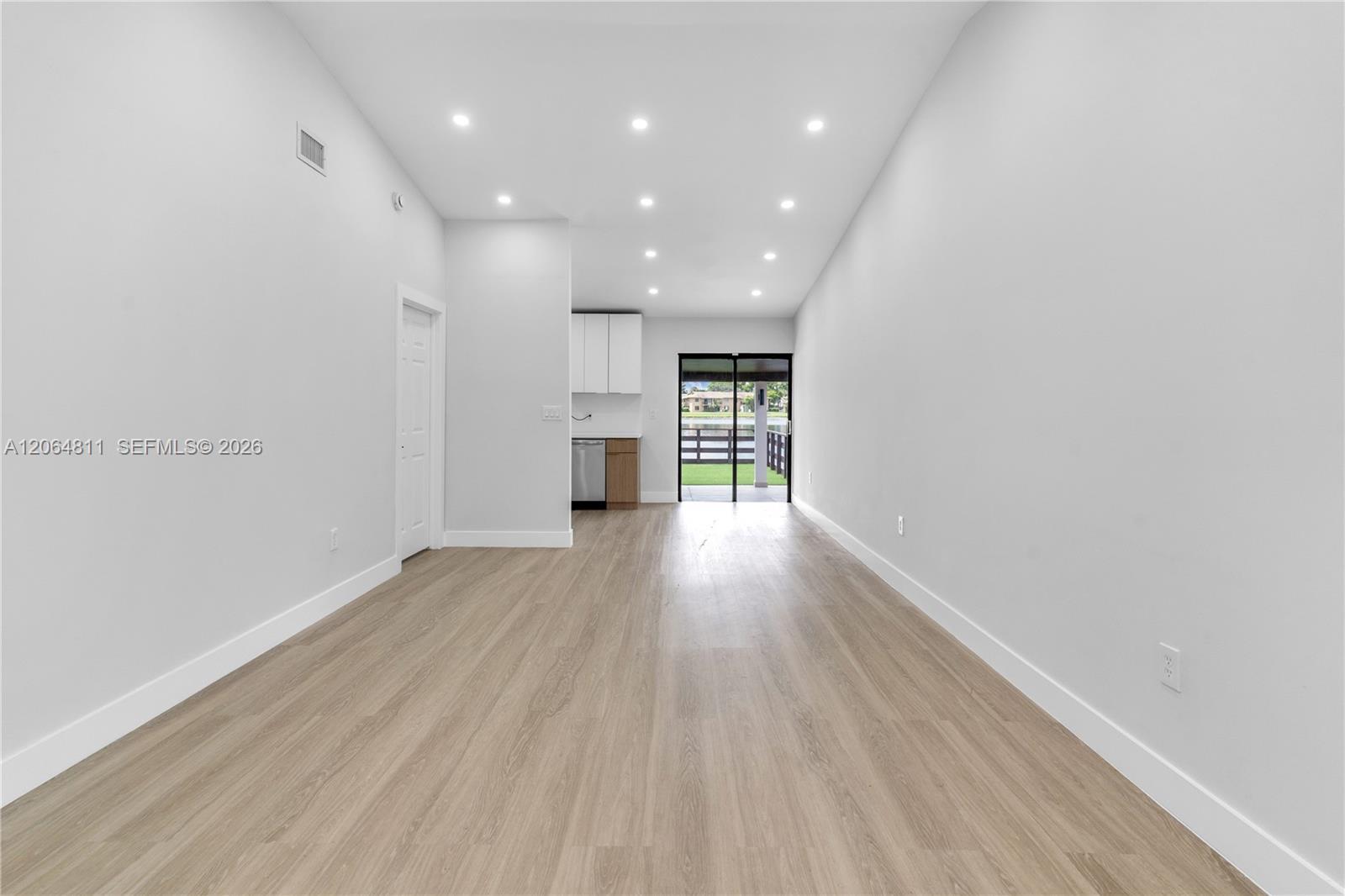 2523 W 65th St, Hialeah FL 33016 photo 4