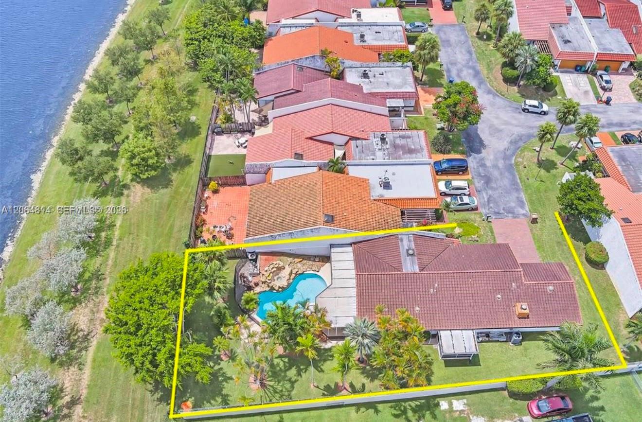 616 NE 195th St, Miami FL 33179 photo 3