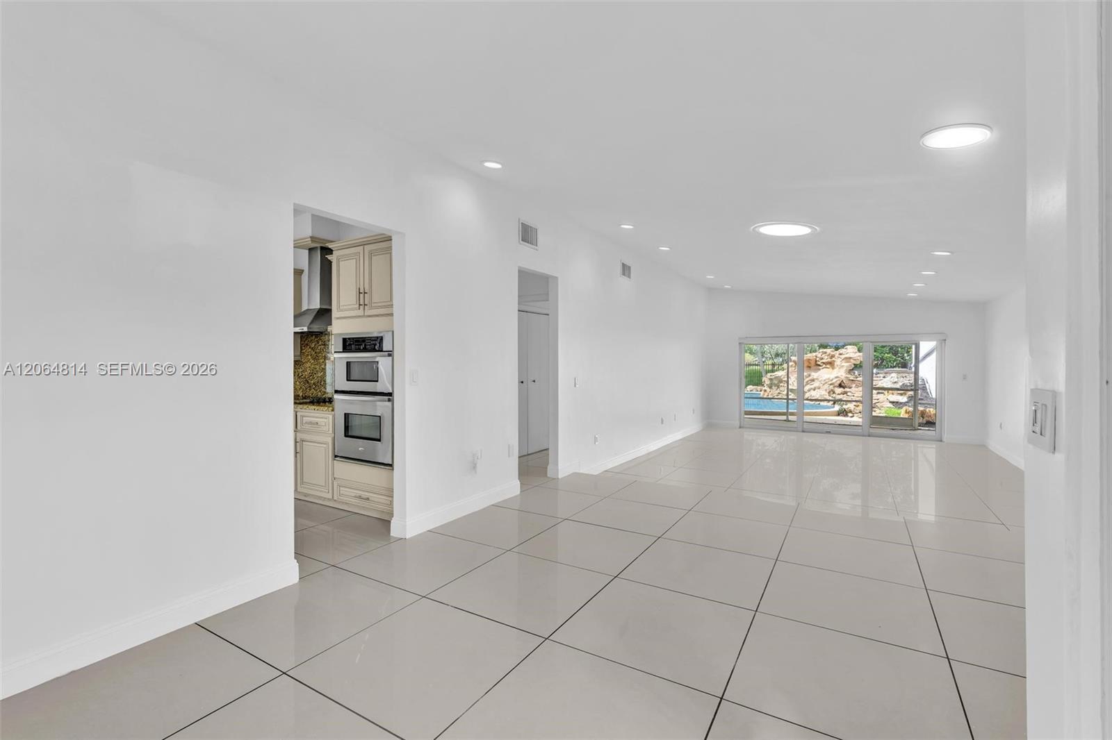 616 NE 195th St, Miami FL 33179 photo 4