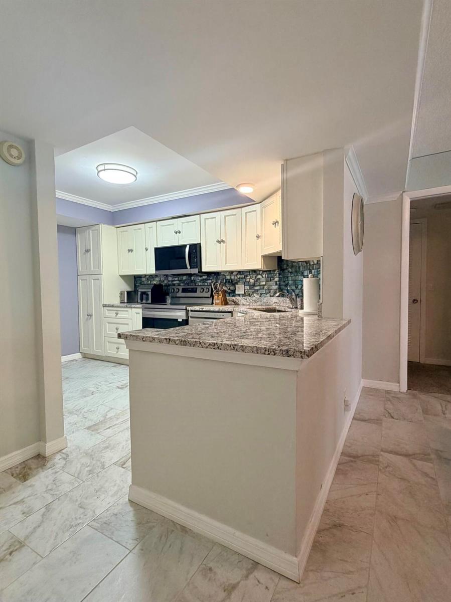 2425 PRESIDENTIAL Way # 304, West Palm Beach FL 33401 photo 5