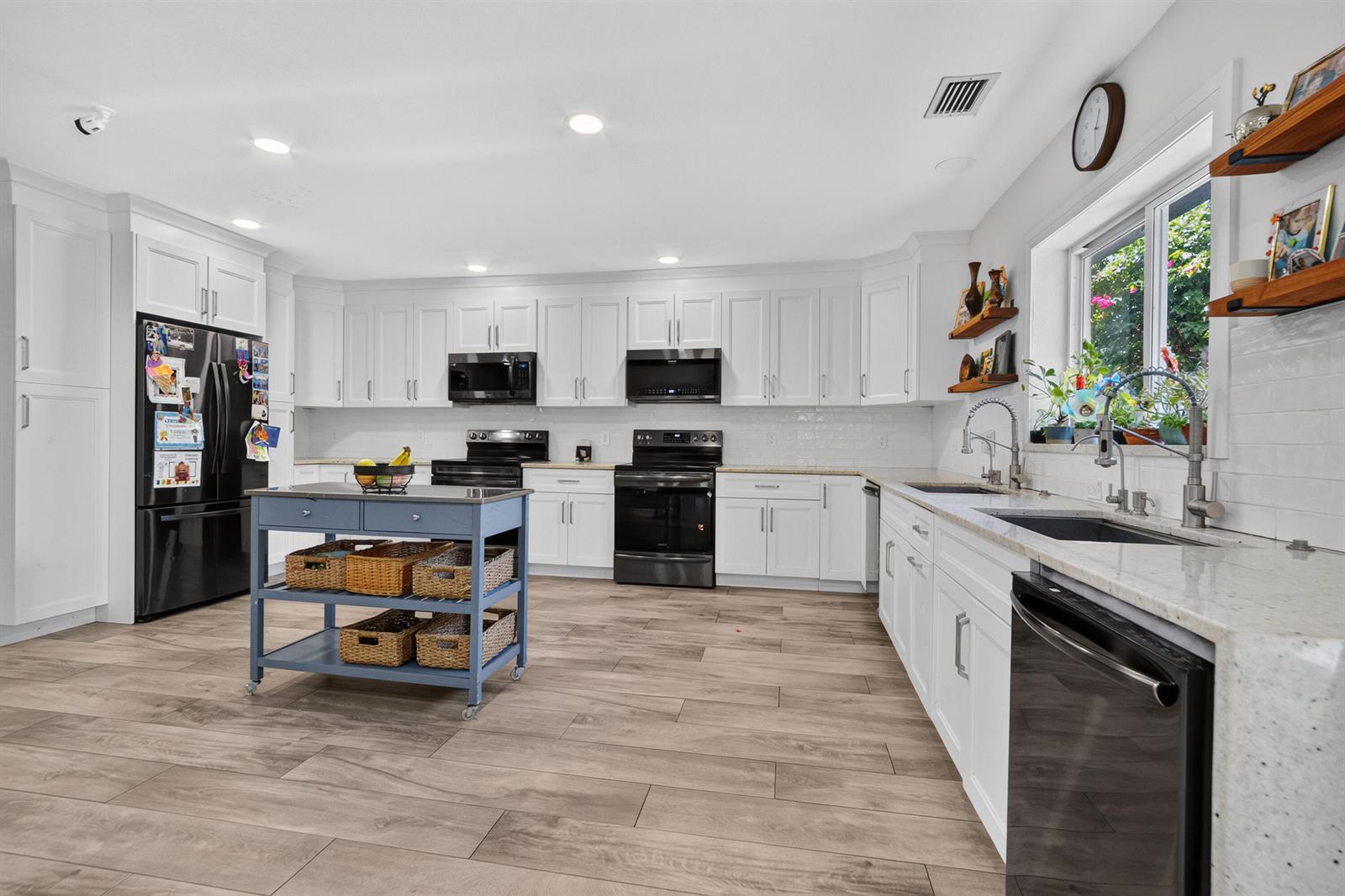 9404 NW 37TH Court, Coral Springs FL 33065 photo 4