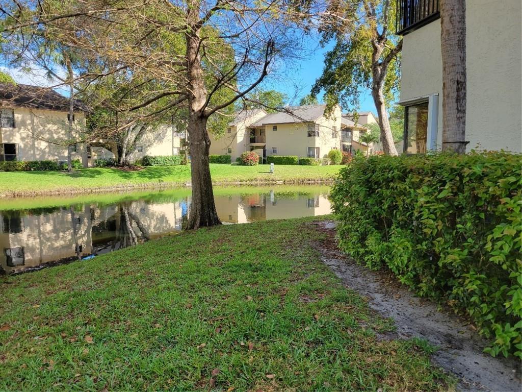 3559 COCOPLUM Circle, Coconut Creek FL 33063 photo 2