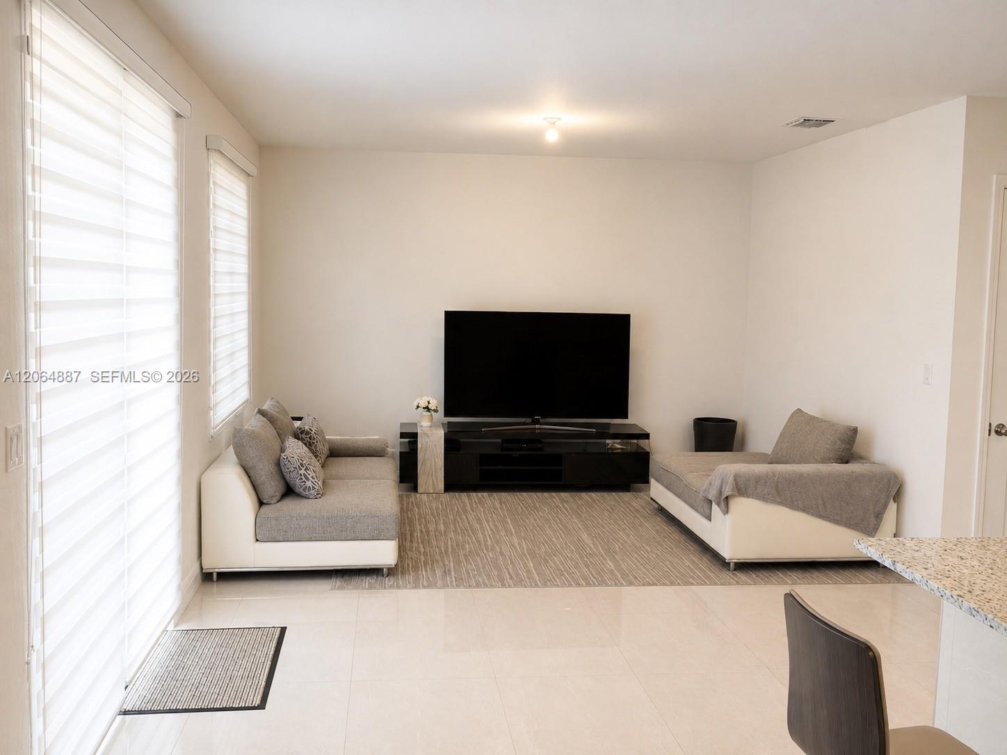 10614 W 35th Ln, Hialeah FL 33018 photo 4