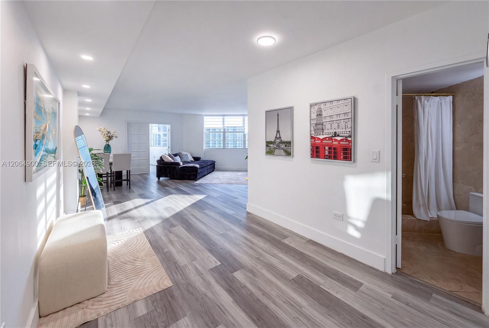 801 Brickell Bay Dr # 1961, Miami FL 33131 photo 2