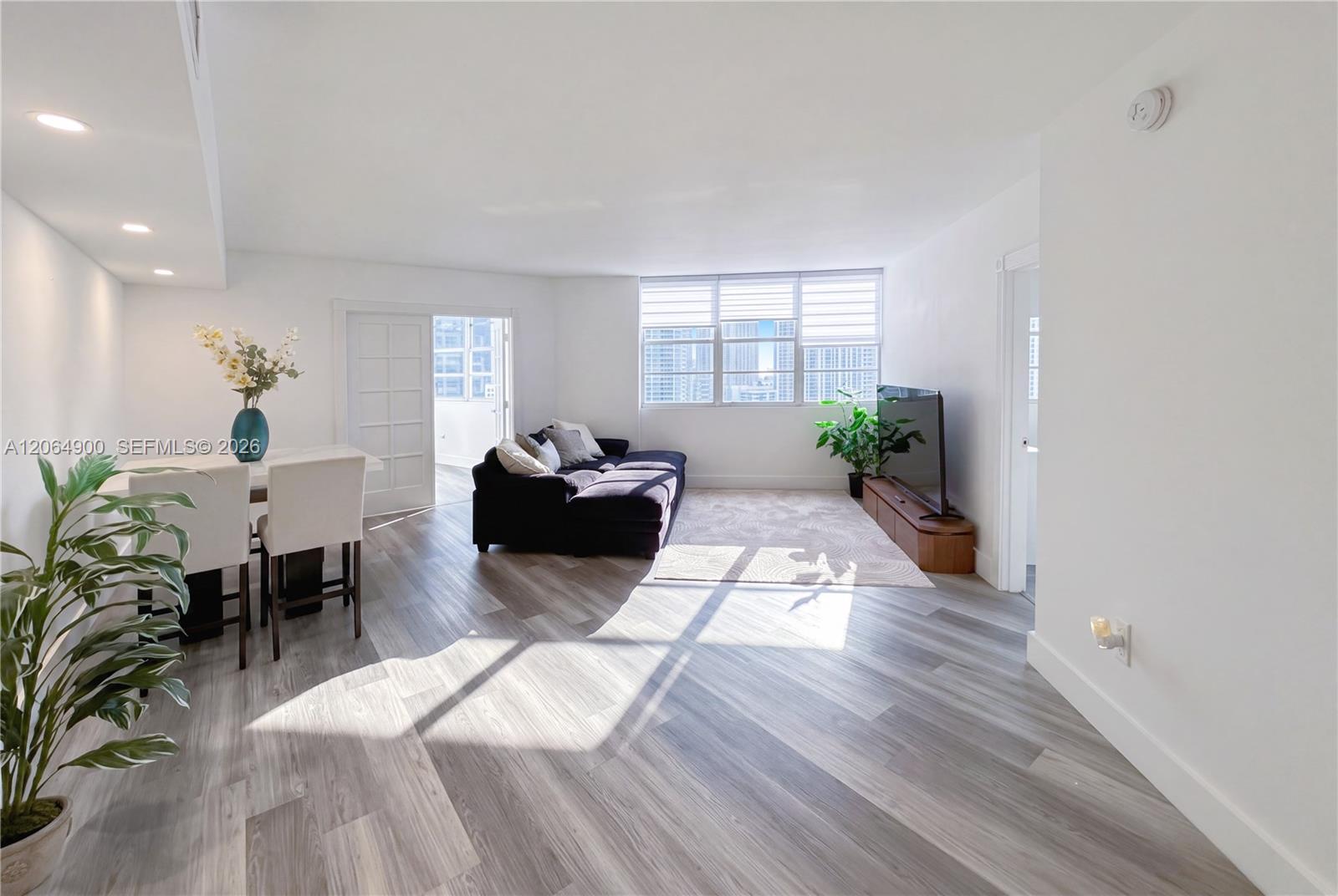 801 Brickell Bay Dr # 1961, Miami FL 33131 photo 4