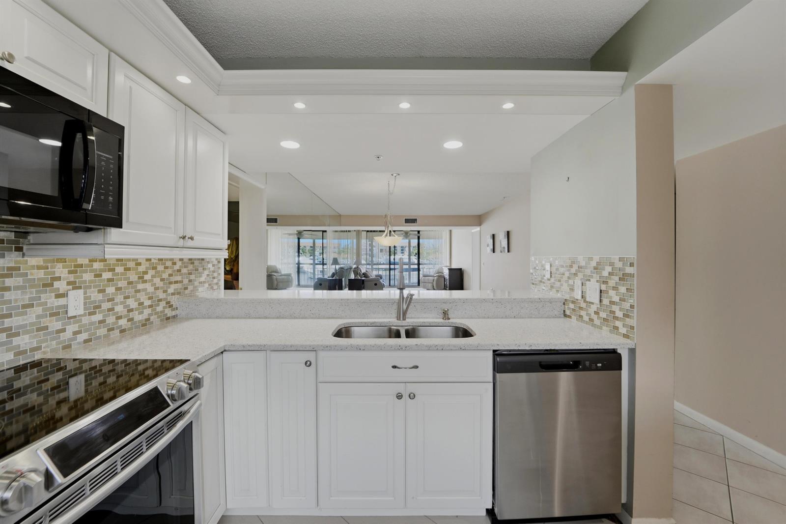 2601 MARINA ISLE Way # 204, Jupiter FL 33477 photo 4