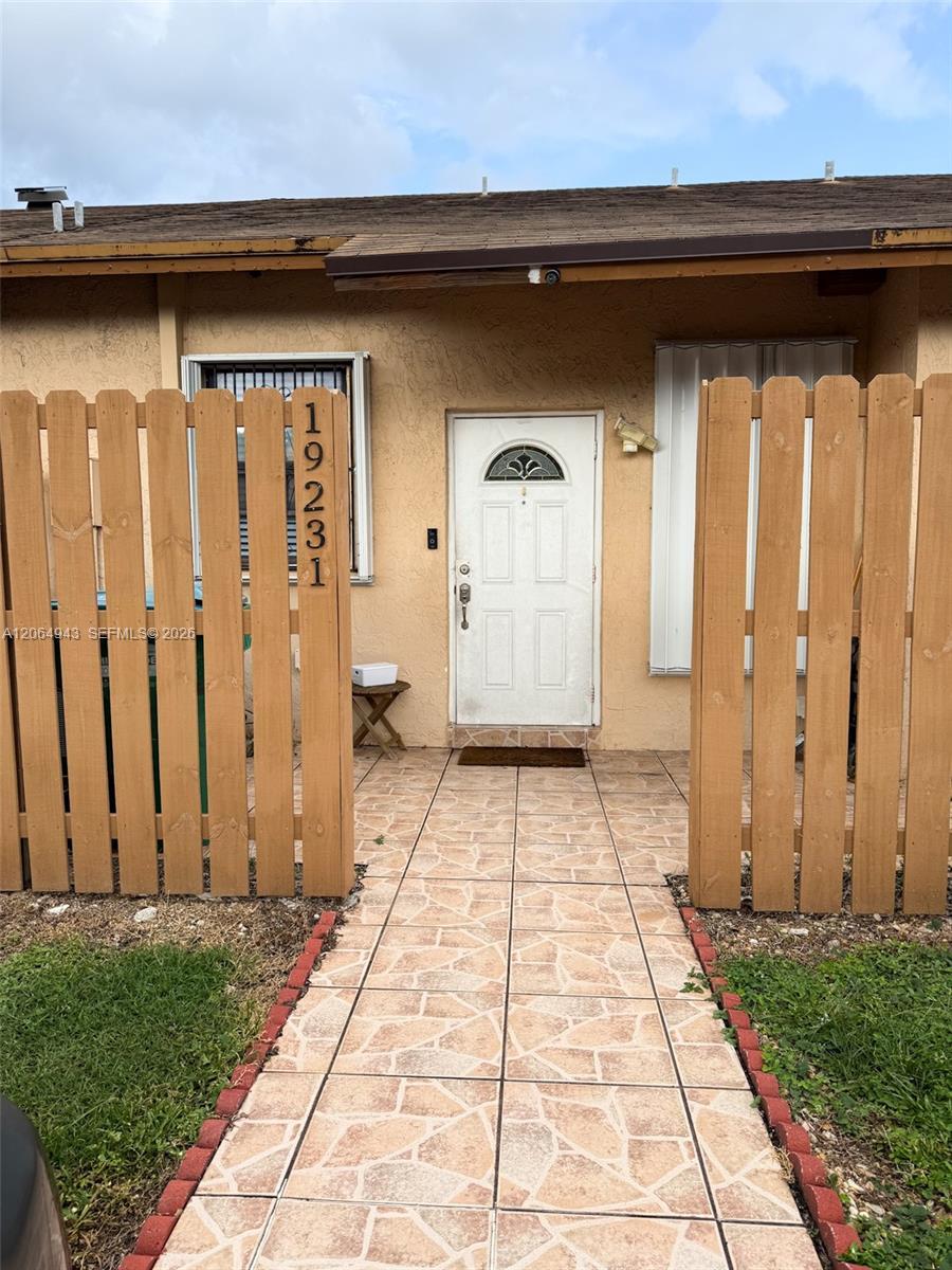 19231 NW 67th Pl, Hialeah FL 33015