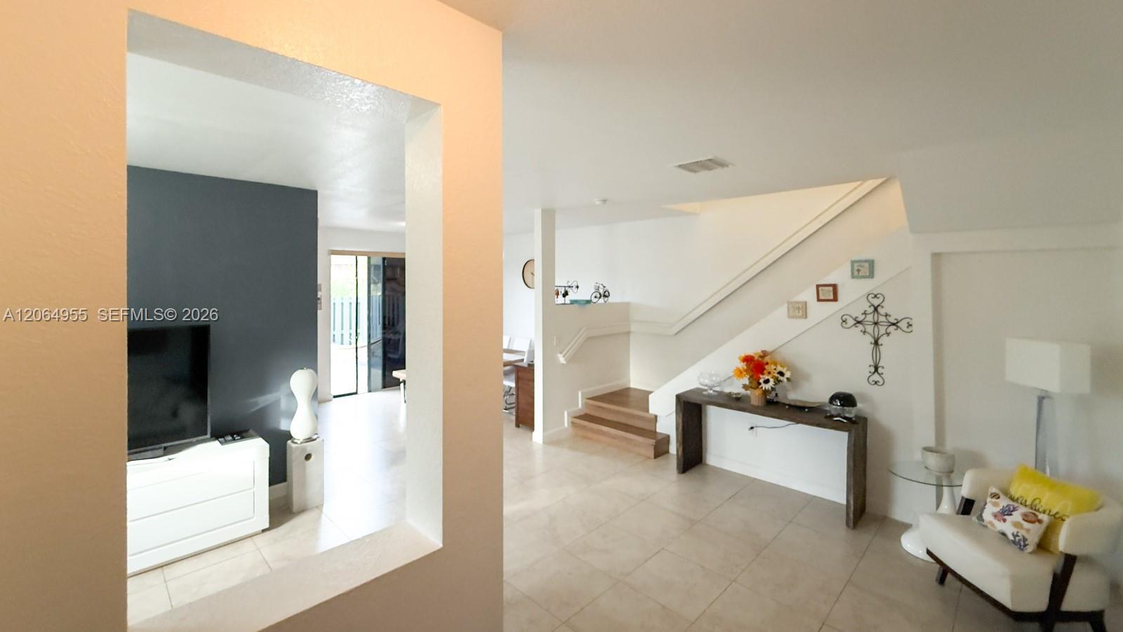 1001 NE 208th St, Miami FL 33179 photo 4