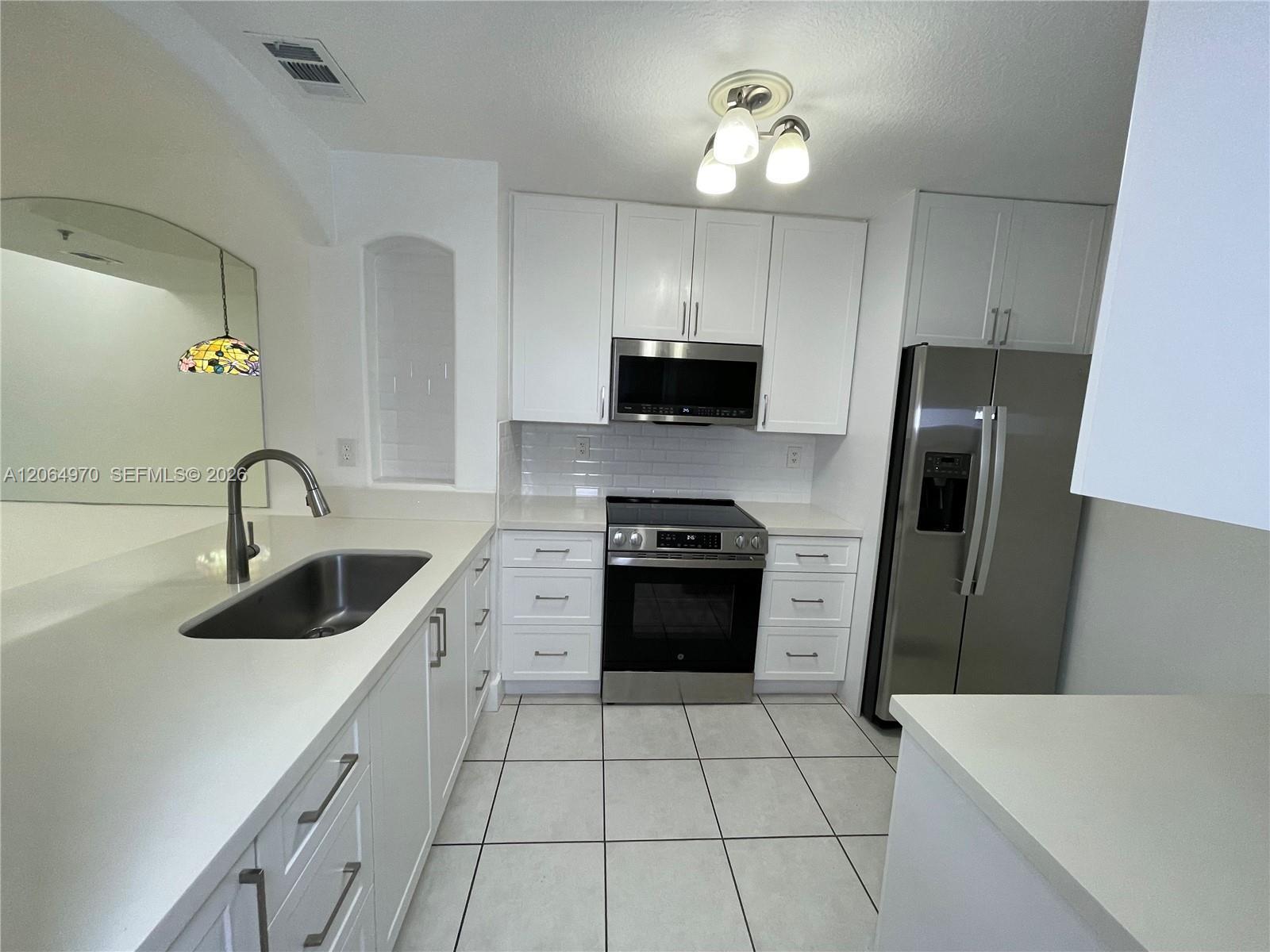 905 NW 82nd Ave # B, Miami FL 33126 photo 2