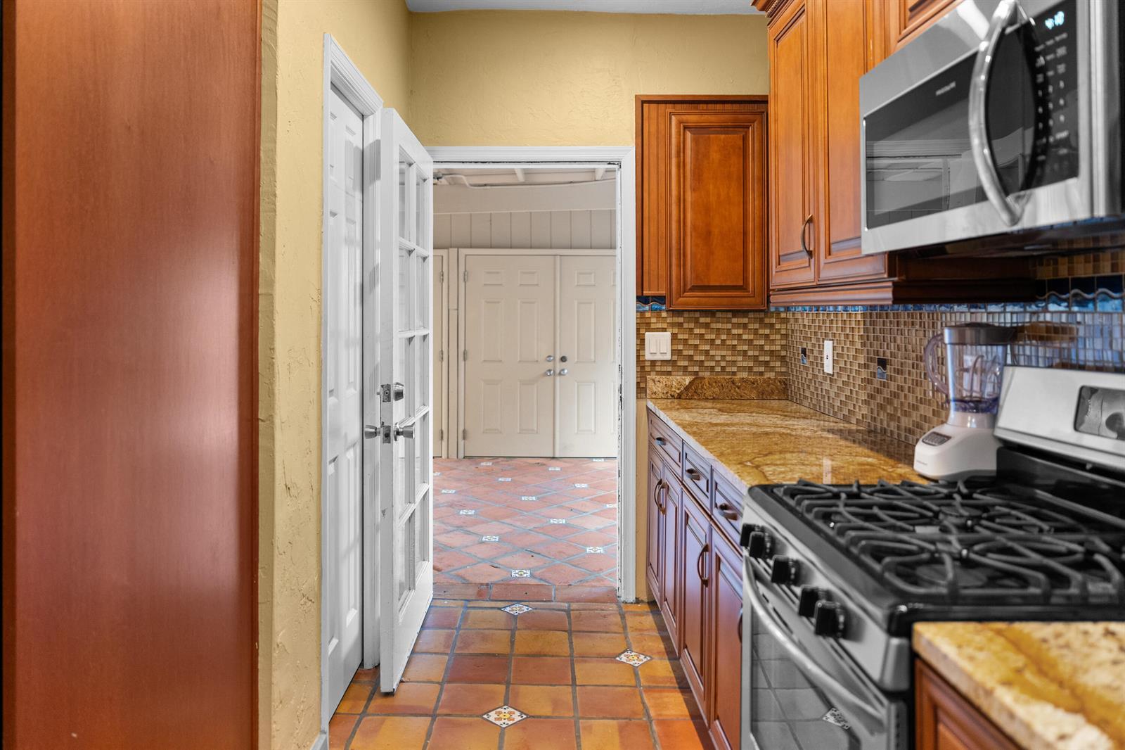 735 Colonial Road, West Palm Beach FL 33405 photo 5