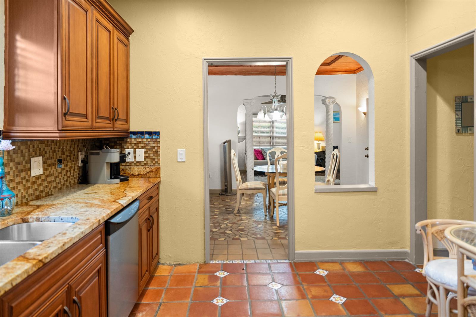 735 Colonial Road, West Palm Beach FL 33405 photo 4
