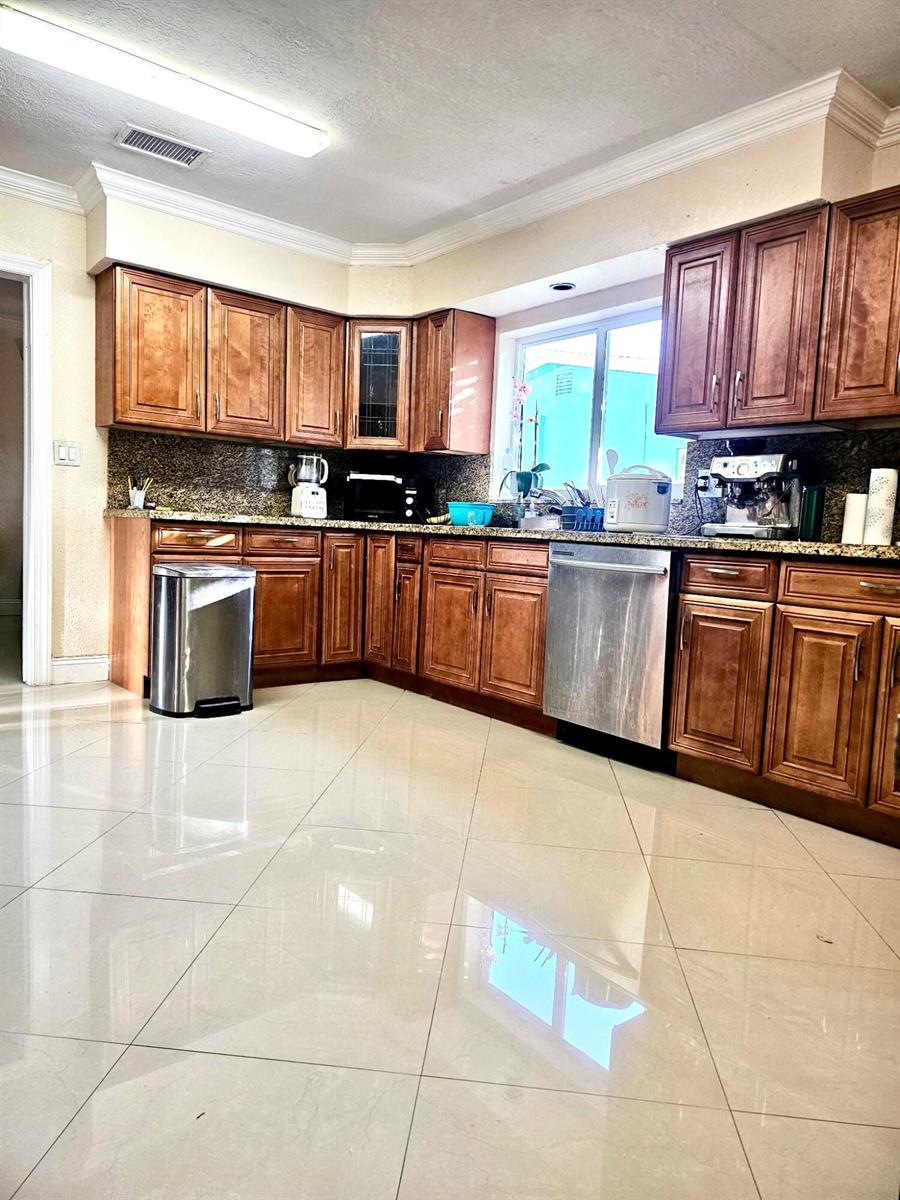 6410 KIMBERLY Boulevard, North Lauderdale FL 33068 photo 3