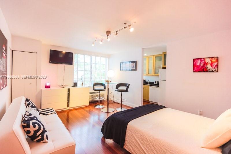 420 15th St # 306, Miami Beach FL 33139 photo 2