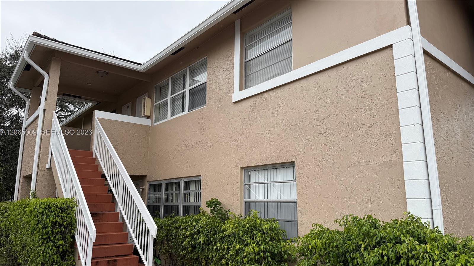 1006 Twin Lakes Dr, Coral Springs FL 33071 photo 2
