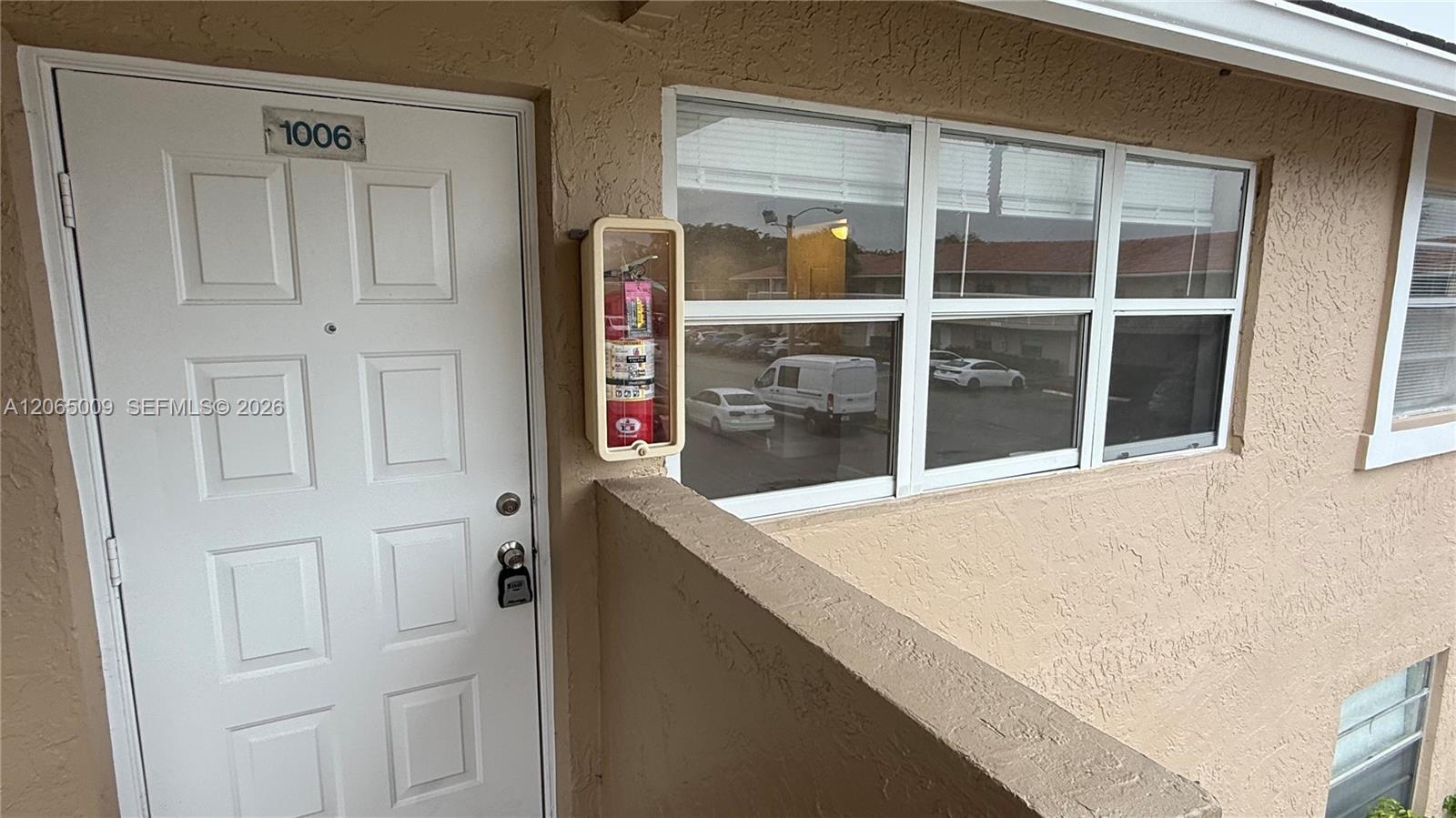 1006 Twin Lakes Dr, Coral Springs FL 33071 photo 4
