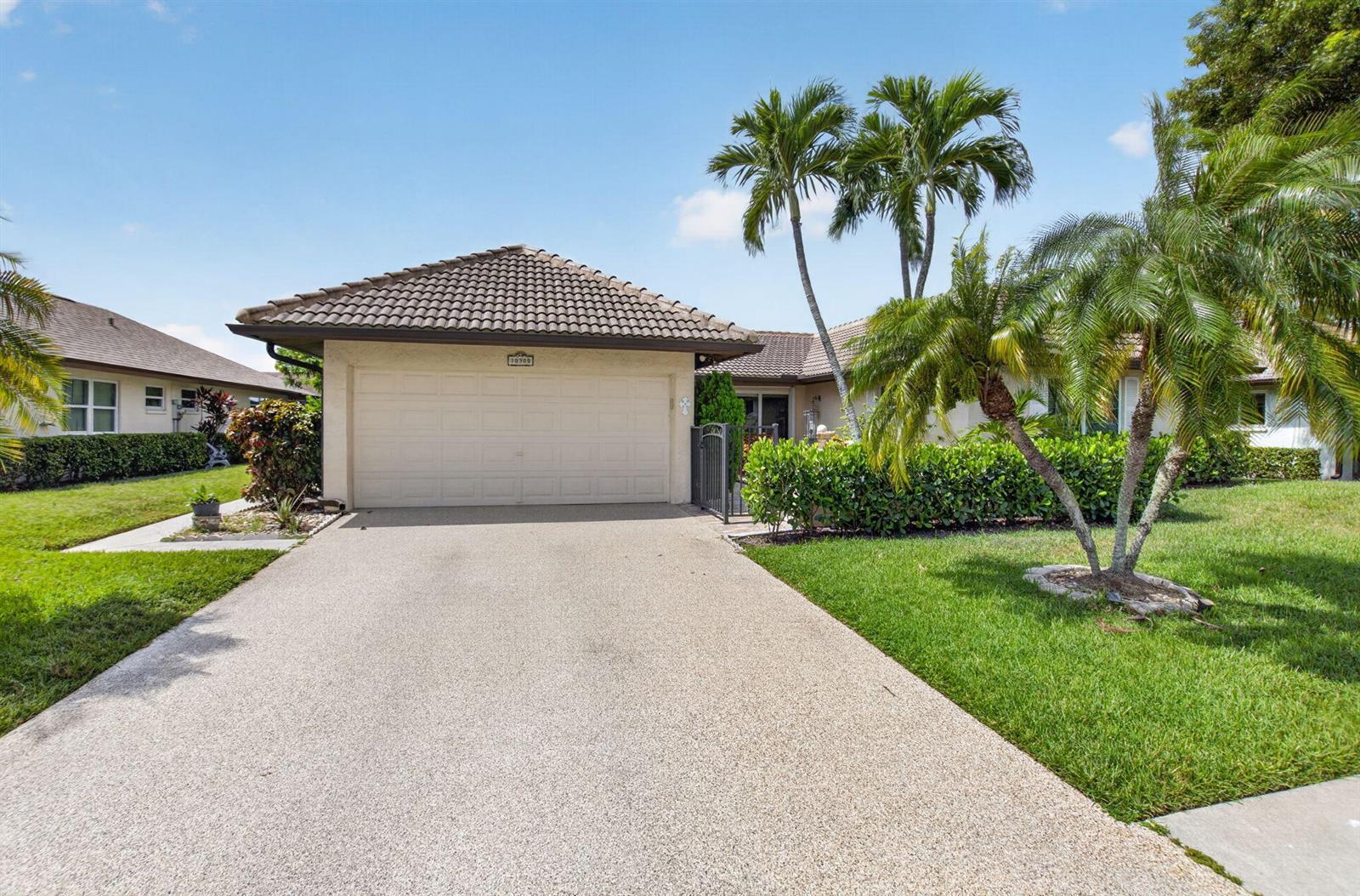 10300 GREENTRAIL Drive N, Boynton Beach FL 33436 photo 2