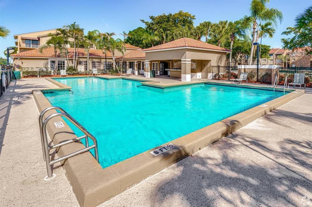 1068 N BENOIST FARMS Road # 302, West Palm Beach FL 33411