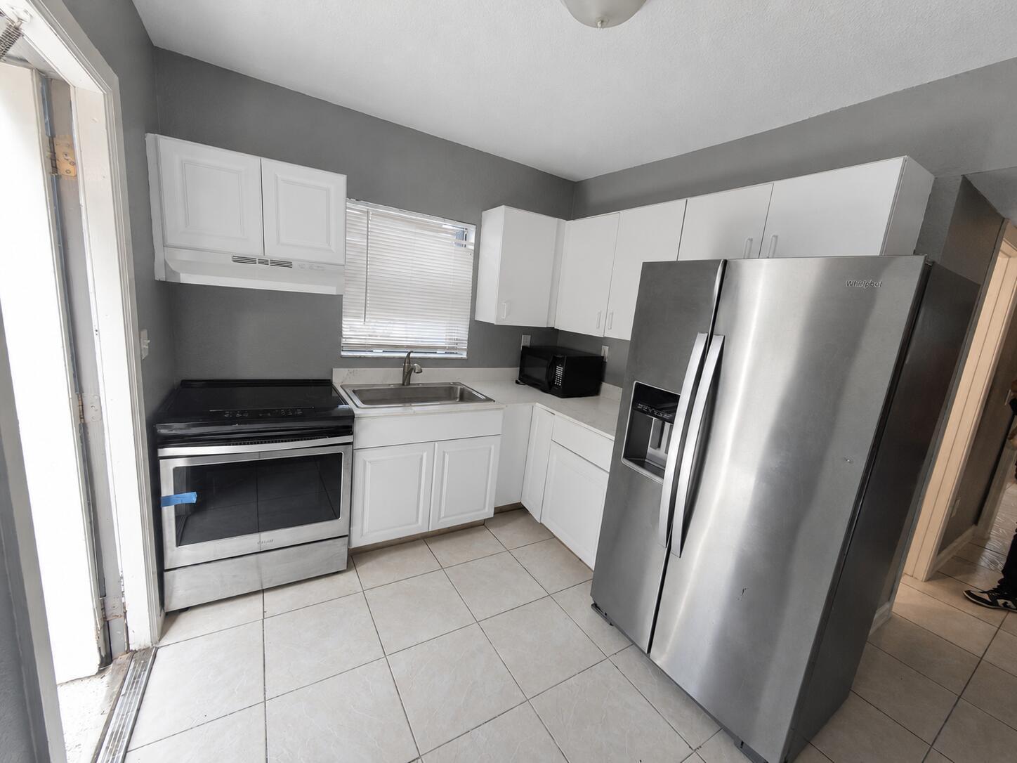 421 NW 7TH Terrace # 4, Fort Lauderdale FL 33311 photo 3