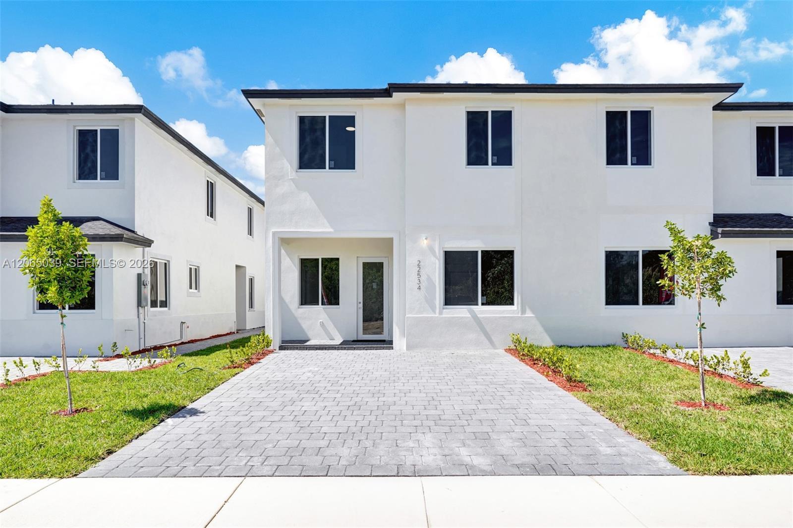 22555 SW 125th Ave, Miami FL 33170 photo 2
