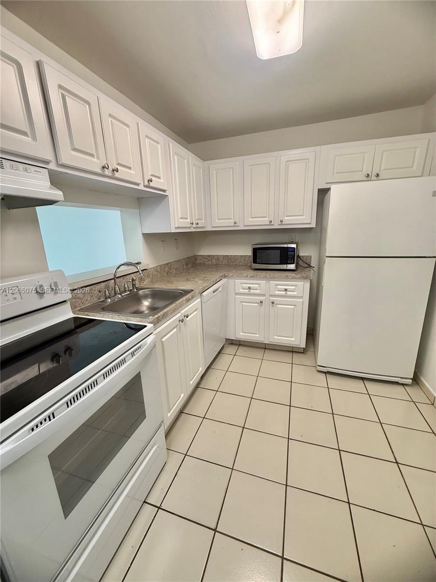 5201 NW 7th St # 202, Miami FL 33126 photo 2