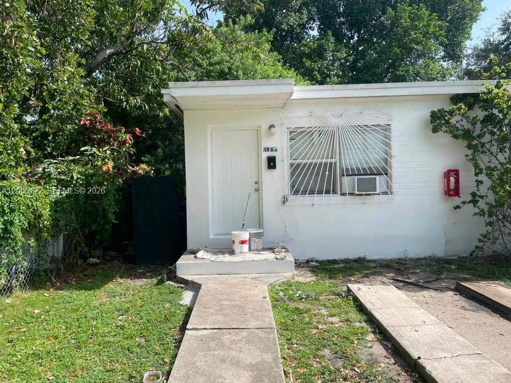 1861 NW 49th St, Miami FL 33142